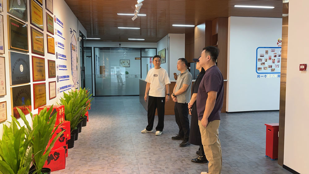 政企協(xié)同強(qiáng)安全 共筑發(fā)展新防線——東莞市立沙島綜合服務(wù)中心梁主任到訪廣東灣際盛鼎檢測技術(shù)有限公司